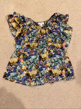 Floral Flutter-Sleeve Women’s Top in Multicolor